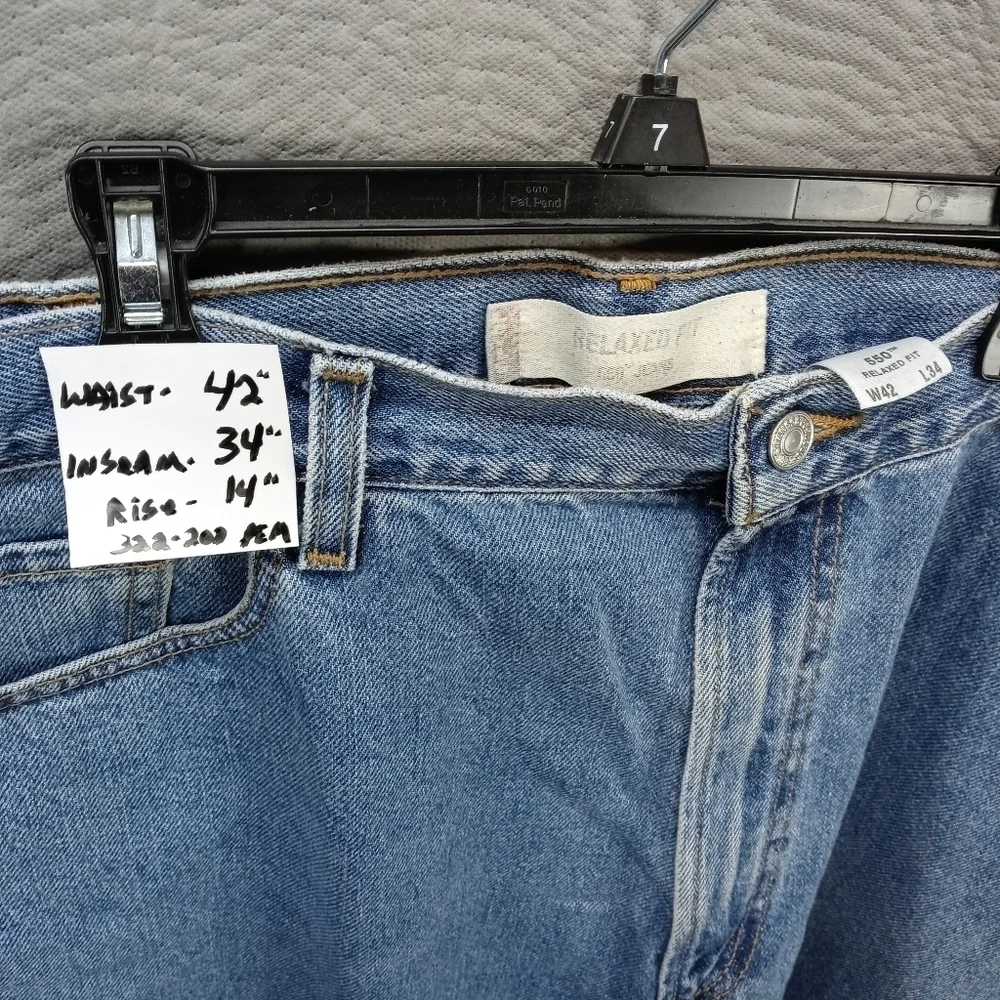 Levi's 550 Relaxed fit men's blue jeans. Sz 42x 34. Rise. 14